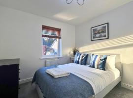 Bracknell Contemporary Stylish 3 bedroom in，位于布拉克内尔的酒店