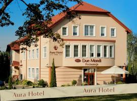 Aura - Hotel & Restaurant & Sauna，位于绿山城Lubuskie Military Museum附近的酒店