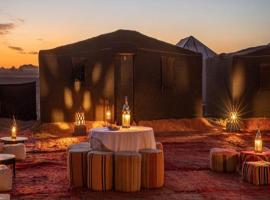 Desert Luxury Camp，位于姆哈米德的豪华帐篷