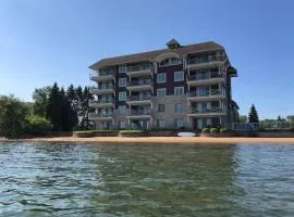 Lovely 2-bedroom Suite with lots of Amenities