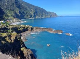 Baia Seixal Oceanfront，位于塞沙尔的酒店