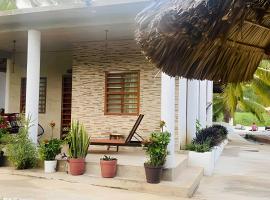 Casa Las Palmas Playa La Saladita，位于锡瓦塔塔内霍的酒店