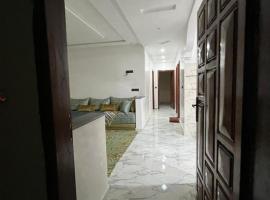شقة تتوفر على جميع شروط الراحة و الامان，位于Benguerir的酒店