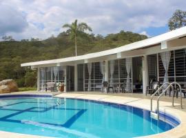 Casa Merak Villa Rural única en contacto con la naturaleza y tranquilidad，位于Oiba的酒店