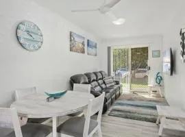 Sand and Sea 1 - Opposite Sawtell's Main Beach & Steps to Cafes, Restaurants & Boutiques!