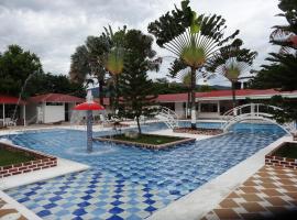 CENTRO VACACIONAL & HOTEL CAMPESTRE LAGO CENTER，位于Aguazul的酒店