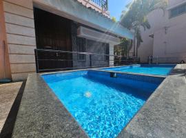 Seven Villa with Swimming pool，位于潘奇加尼的酒店
