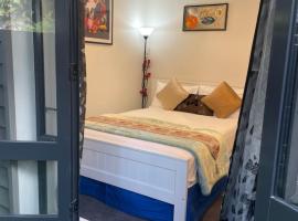 Auckland CBD, Parnell Ensuite+Patio+Secluded Garage，位于奥克兰的度假屋