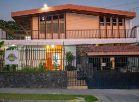 Volcano Hostal y Restaurante，位于圣萨尔瓦多的带按摩浴缸的酒店