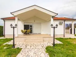 Deluxe Holiday Home-Podgorica