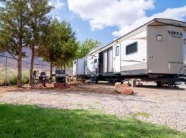 Moab RV Resort RV III Fully Setup OK43，位于摩押的乡村别墅