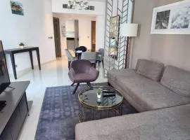 Beautiful 1 Bed Hotel Apartment