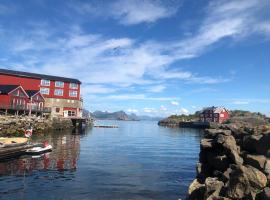 Rorbu med hoy standard, midt i Lofoten，位于斯塔姆松的酒店