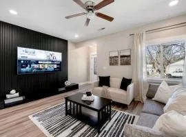 BRAND NEW Cozy Modern Bungalow w/Hot Tub+MovieRoom 7 MIN FROM UPTOWN