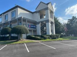 Studio 6 Suites Norcross, GA，位于诺克罗斯的酒店