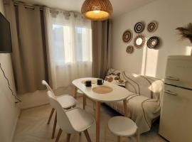 Potato apartment nearby downtown, no parking, 4th floor, no elevator, pets allowed，位于大邱的酒店