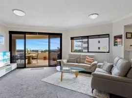 Coastal 3-Bed with Parking, Pool & Ocean View