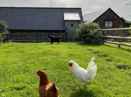 Countryside cottage with private garden & hot tub