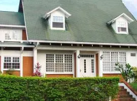 Full house, 11BR, 12BA, 10 min from SJO Airport