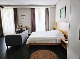 Magnet Residence Condo 2 self check in，位于地拉那的酒店