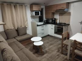 Mobilhome élégance，位于瓦尔拉普拉日的酒店