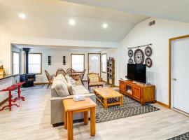 Cozy Norfork Home by White River Hike and Fish，位于Norfork的酒店
