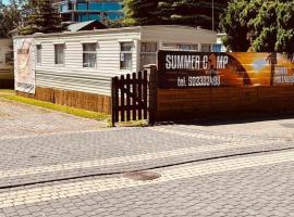 SummerCamp Mielno Domki Holenderskie，位于梅尔诺的酒店