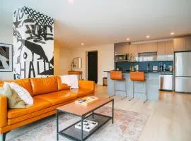 Chic Cozy Retreat - 2BR - Stunning North End Views