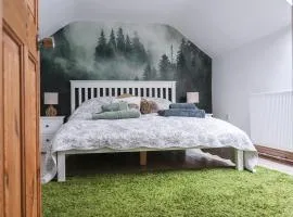 Beautiful Victorian home with private pet-friendly garden sleeps 6