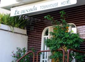 La Cascada Townhouse Hotel，位于布宜诺斯艾利斯Nunez的酒店