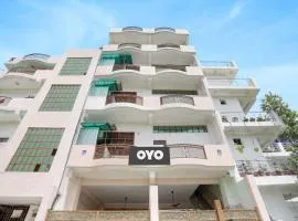 OYO Flagship Lucky Hotel