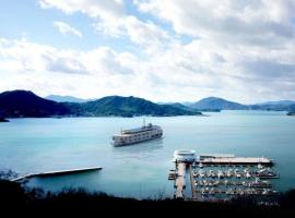 Rirakkusu Floating Hotel，位于Inandeng的酒店