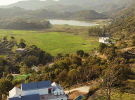 Dr Atam Parkash Villa Lake View Homestay，位于Morni的民宿