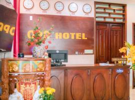 OPA HOTEL HUE，位于Thôn Lại Thê的带停车场的酒店