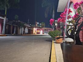 Harrisson Villas & Suites Cuautla，位于库奥特拉莫雷洛斯的酒店