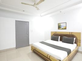Hotel Hi5 Stay Near Care Hospital By Morservices，位于布巴内什瓦尔的酒店
