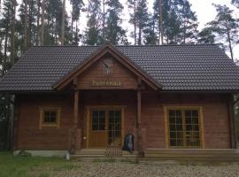 Peko Holiday Home，位于&Otilde;rsava的带停车场的酒店