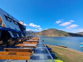 Hotel Pescarus Port Bicaz，位于比卡兹的酒店