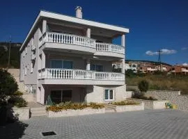 Apartments Čirjak