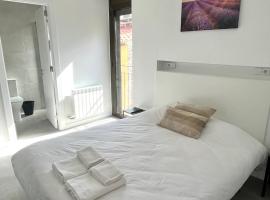 Hostal La Masia，位于曼雷沙的酒店