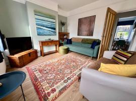3 bed terrace in central Cromer, close to beach，位于克罗默的酒店
