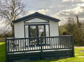 Modern homely Chalet in Tuxford，位于Askham的木屋