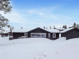 4 Bedroom Nice Home In Engerdal，位于Kvisla的酒店