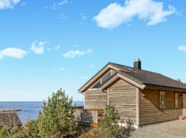 2 Bedroom Lovely Home In Raudeberg，位于Raudeberg的酒店
