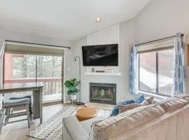 Cozy Angel Fire Condo - Walk to Ski Lift!