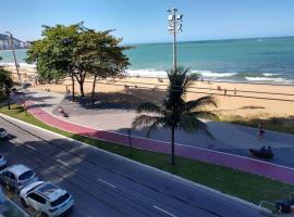 Pr&eacute;dio Frente Mar Praia da Costa 08，位于维拉维尔哈的自助式住宿