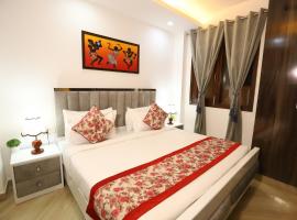 Hotel Ganga Ashoka - Rishikesh，位于瑞诗凯诗Dehradun Airport - DED附近的酒店