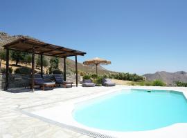 VILLA AMBROSIA，位于Kh&aacute;lara的带泳池的酒店