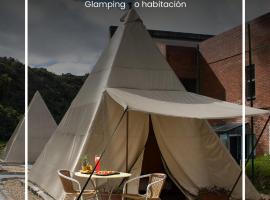 Glamping termales La Calera，位于拉卡莱拉的酒店
