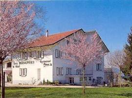 Logis Les Mesanges，位于于尔亚日莱班的酒店